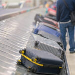 Nem na mão, nem no porão: UE muda regras e proíbe objeto usado por ‘toda a gente’ de viajar nesta bagagem do avião