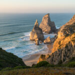 Esta praia portuguesa está na lista das melhores do mundo mas não deve lá ir: acesso é perigoso e há um jovem desaparecido há vários dias