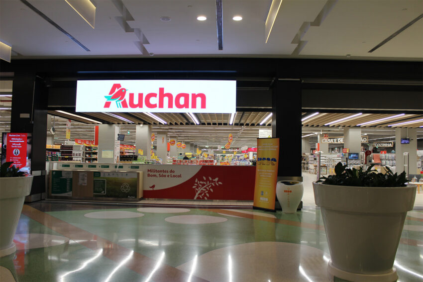 Supermercado Auchan.
