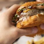 Especialista em longevidade revela que não come este tipo de carne há 45 anos e explica o que põe no prato