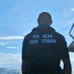 Mais de 100 bidões de combustível encontrados à deriva no mar em Albufeira