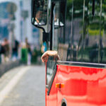 Autocarro atropela duas mulheres em Agualva-Cacém e faz 16 feridos junto à estação: “Era gente de trabalho e isso custa muito”