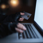 Alerta para fraude ‘invisível’ que envolve alteração do IBAN a meio de transferências bancárias: saiba o que está em causa