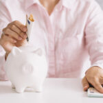 Por cada 100€ disponíveis, as famílias portuguesas poupam 13€, abaixo mas mais próximo da média da UE