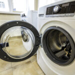 Especialista pede que não lave estas peças de roupa com água fria e estas são as razões