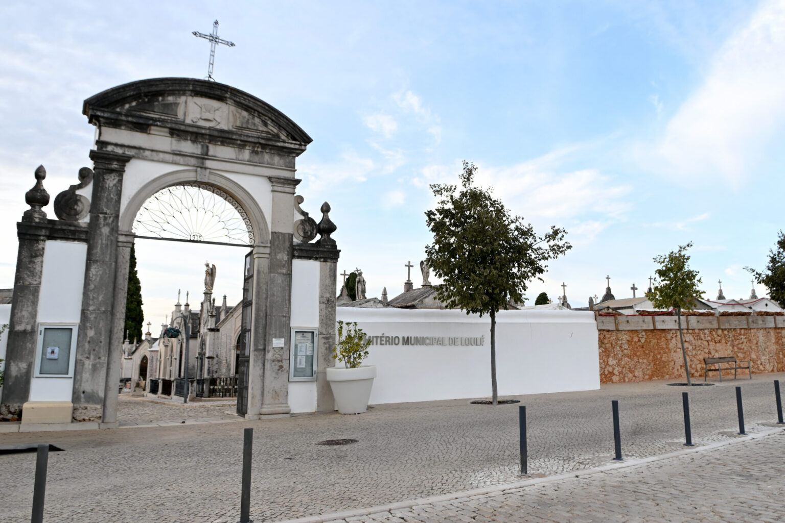 Obras no Cemitério Municipal de Loulé não impedem visitas no Dia de ...