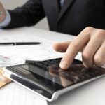 Carga fiscal sobre o trabalho baixa desde 2023 mas continua acima do pré-Troika e da média da OCDE