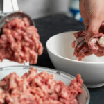 Pesar antes ou depois de picar a carne? Talhante esclarece o erro que muitos cometem