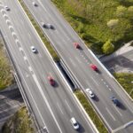 Muitos condutores não fazem ideia, mas neste país europeu os carros elétricos podem andar mais depressa do que os outros: saiba onde e por que razão