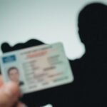 Por cá ‘mortos já votaram’, mas neste país europeu são usados na fraude dos “pontos fantasma” com cartas de falecidos
