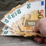 Famílias de imigrantes recém-chegadas a Portugal recebem mais dinheiro sem trabalhar do que um português empregado? Segurança Social esclarece