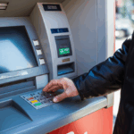Não saia do Multibanco sem confirmar isto: autoridades avisam para esquema quase ‘invisível’ que clona cartões