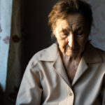 Reformada perde a pensão e tem de devolver 22.918€ porque o filho estava registado na mesma morada: tribunal ‘não perdoou’