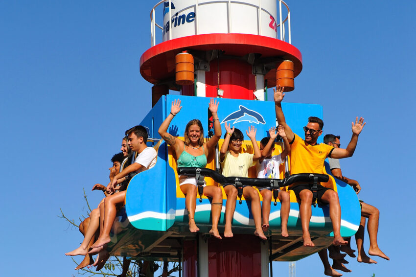 Torre Farol no Zoomarine.