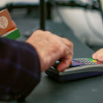 Sem toque nem PIN: especialistas alertam para nova fraude que afeta quem faz pagamentos contactless (sem PIN)