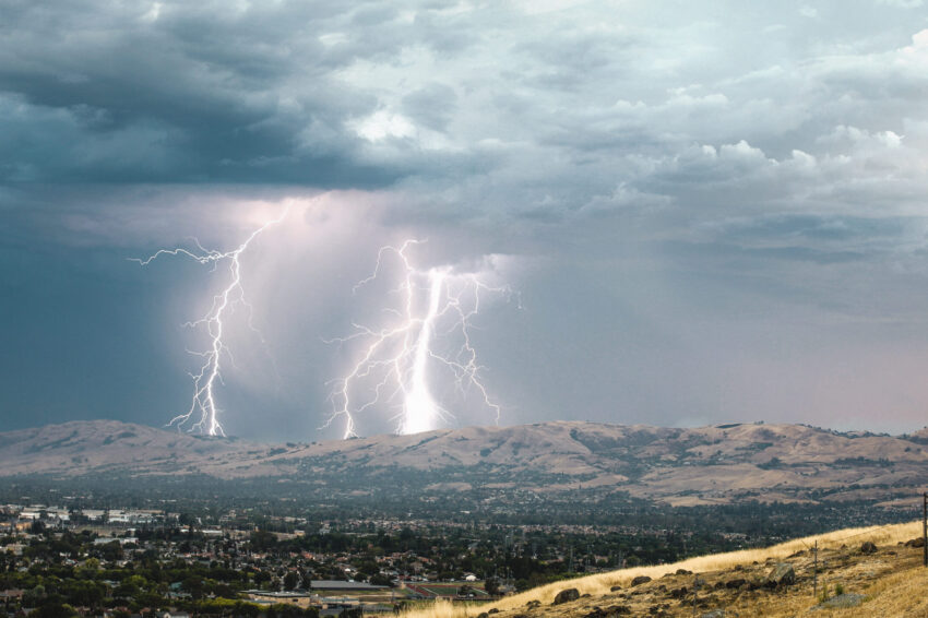 Tempestade com relâmpagos. Crédito: Freepik