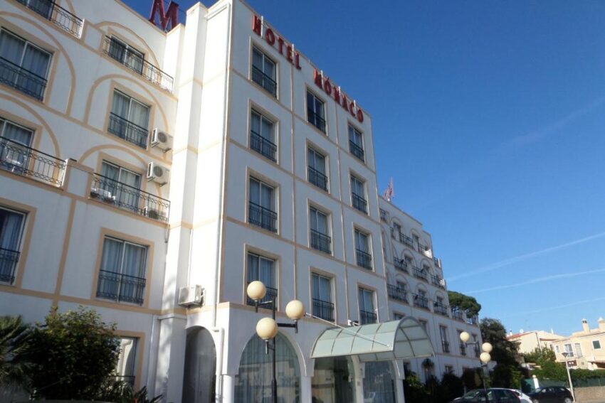 Fachada do Hotel Mónaco, em Faro.