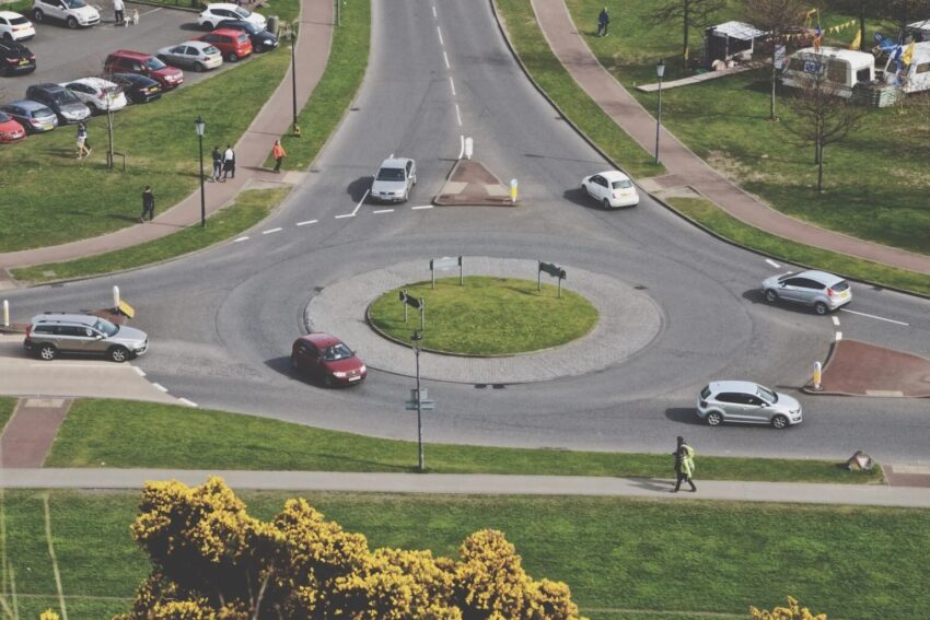 Circulação numa rotunda.