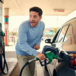 Gasolina em Portugal é das mais caras do mundo e esforço para abastecer é dos maiores entre as economias mais desenvolvidas