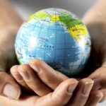 Cidadãos do mundo: entre a pátria e a humanidade | Por Luís Ganhão