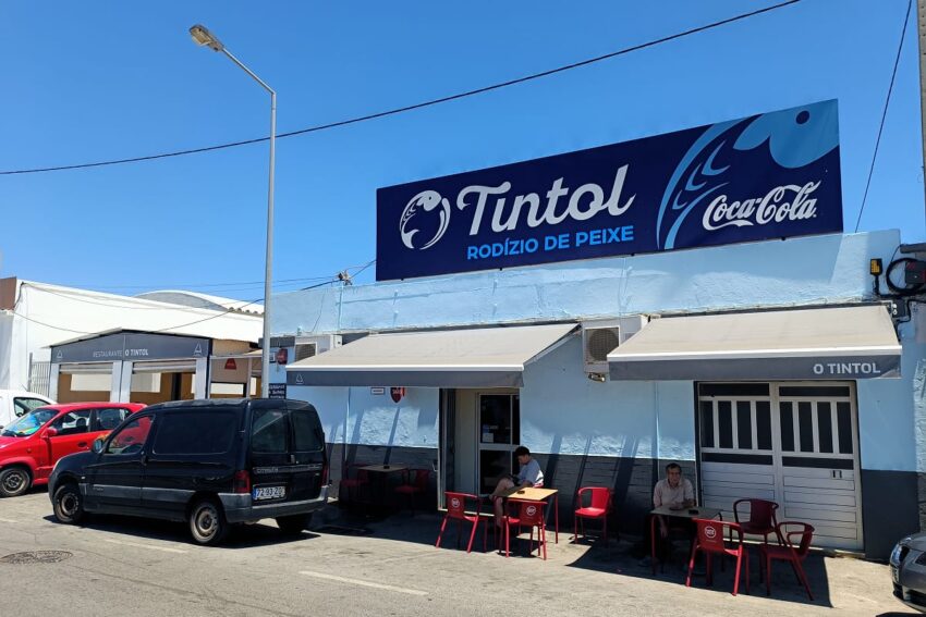 Snack-Bar Restaurante O Tintol, em Faro.