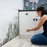 Tem humidade na parede? Arquiteto explica teste com papel de alumínio que ajuda a perceber de onde vem