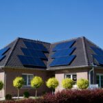 Saiba se compensa (ou não) instalar painéis solares na sua casa