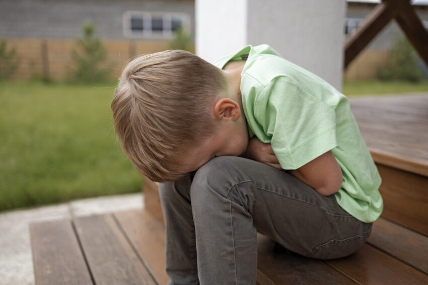 Criança a chorar. Crédito: Freepik