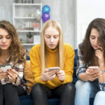 Smartphones proibidos até ao 9.º ano em janeiro; Algarve entre regiões com falta de professores