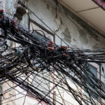 E-Redes avisa: é a esta distância que deve ficar se vir linhas elétricas ou cabos soltos na via pública (e não são 5 metros)