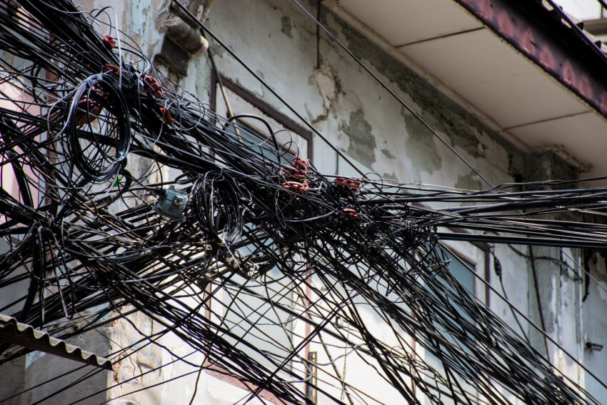 Cabos elétricos. Crédito: Freepik