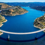 Esta ponte foi considerada uma das mais bonitas de Portugal pela arquitetura e paisagem digna de postal