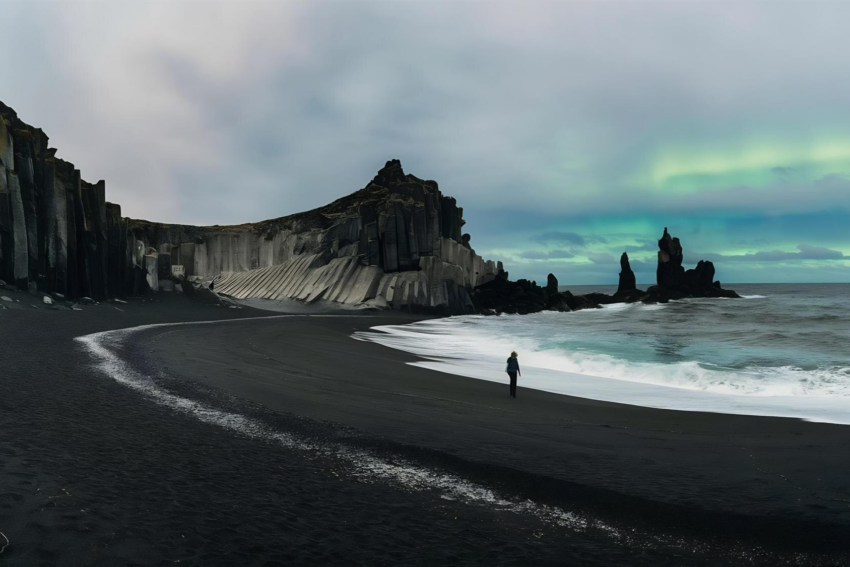 Praia da Islândia. Crédito: Freepik