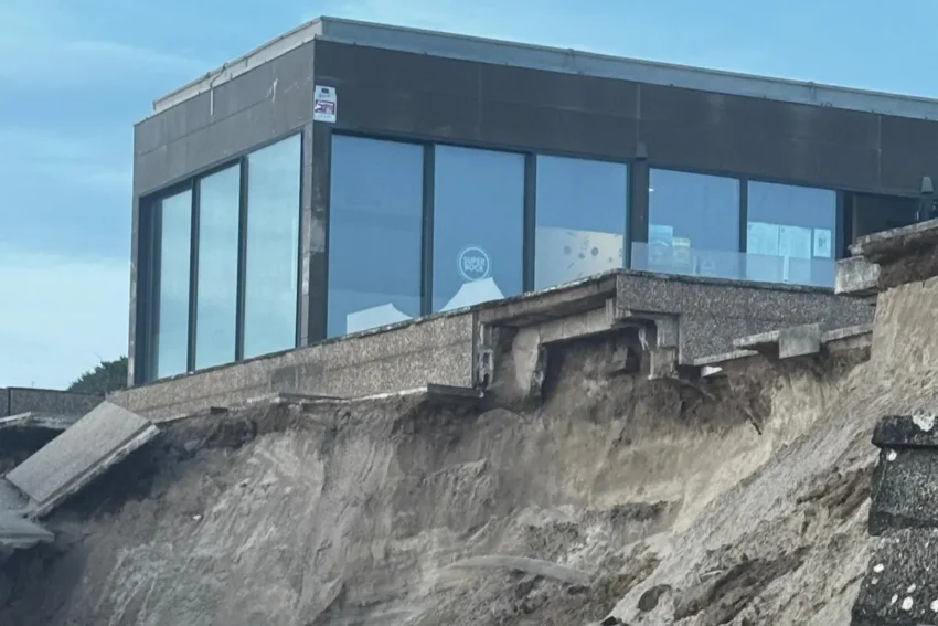 Esplanada na Praia de Moledo.