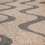 Adeus calçada portuguesa? Autoridades desta região dizem que é perigosa em tempos de chuva e admitem querer substituí-la