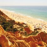 “Não podem estar a barrar”: para entrar nesta praia portuguesa é preciso dar o nome e passar num torniquete