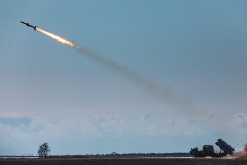 Lançamento de míssil. Crédito: Freepik