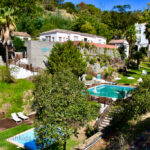 Medronho à mesa, termas à porta: nesta vila do Algarve há um resort com spa onde uma semana em agosto não chega aos 400€