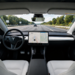 Carros que conduzem sozinhos vão chegar às estradas portuguesas? Governo abre porta a testes de condução autónoma e há regras a cumprir