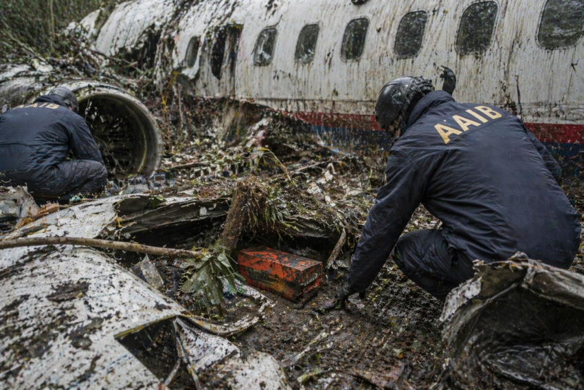 Peritos num desastre aéreo. Crédito: Foto AI
