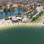 Esta praia fluvial em Portugal tem água a 30 graus e fica ‘ao lado’ de uma vila onde se dorme por 60€ no verão