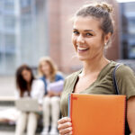 Bilhete Postal: Emigrar? Não sei… | Por Eduardo Costa