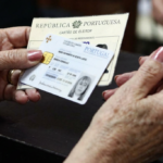 Muitos portugueses vão ter de trocar o Bilhete de Identidade vitalício pelo Cartão de Cidadão: veja se está na lista
