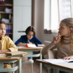 Só devem entrar na escola com esta idade: país da UE com os melhores desempenhos escolares revela o seu ‘segredo’ para o sucesso