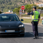 Tem isto no carro? Muitos condutores pensam que a lei permite, mas há um caso que pode dar problemas