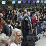 “Passei mais tempo na fila do que no voo”: britânicos criticam longas filas nestes aeroportos portugueses