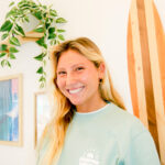 Lua Escudeiro, campeã nacional de surf Sub18, recebe apoio do Poké Market em Olhão