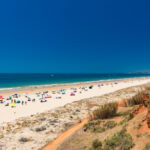 Britânicos elegem praia do Algarve com 5 km de extensão e água quente como a melhor da Europa