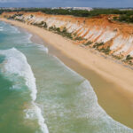 Adeus Espanha e Grécia? Britânicos consideram esta praia no Algarve como a melhor da Europa para o verão de 2026
