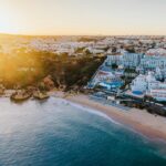 O guia essencial para preparar a sua casa de férias no Algarve para o pico do verão